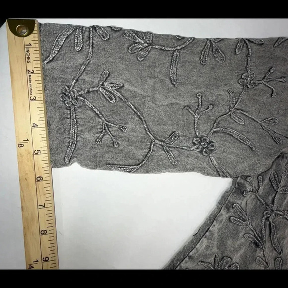 Parsley & Sage 3/4 Sleeve Gray Floral Embroidered Distressed VTG Wash Cardigan - Picture 10 of 11